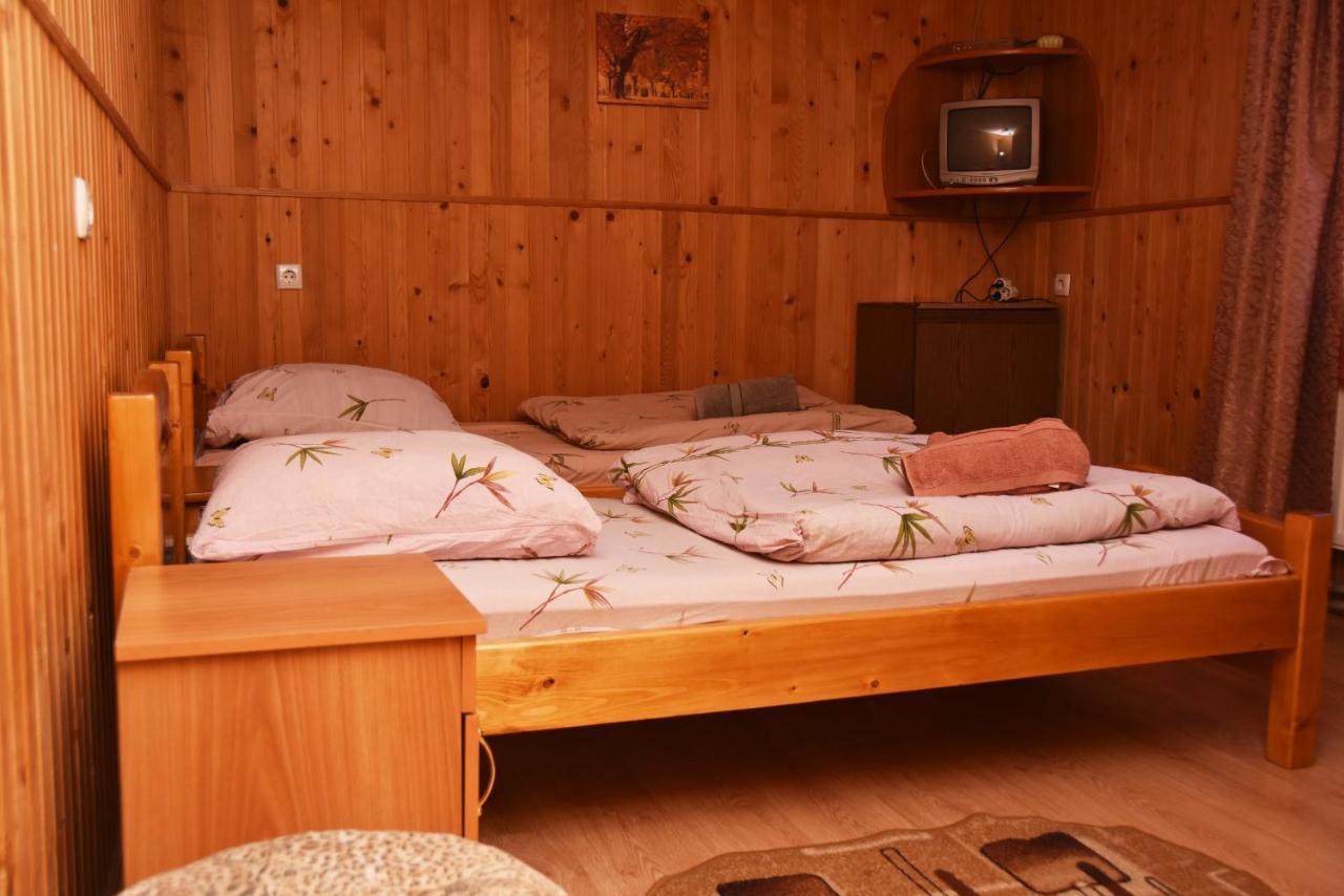 Guest House Mandrivnyi Rooms&Apartments ยาซินยา ภายนอก รูปภาพ
