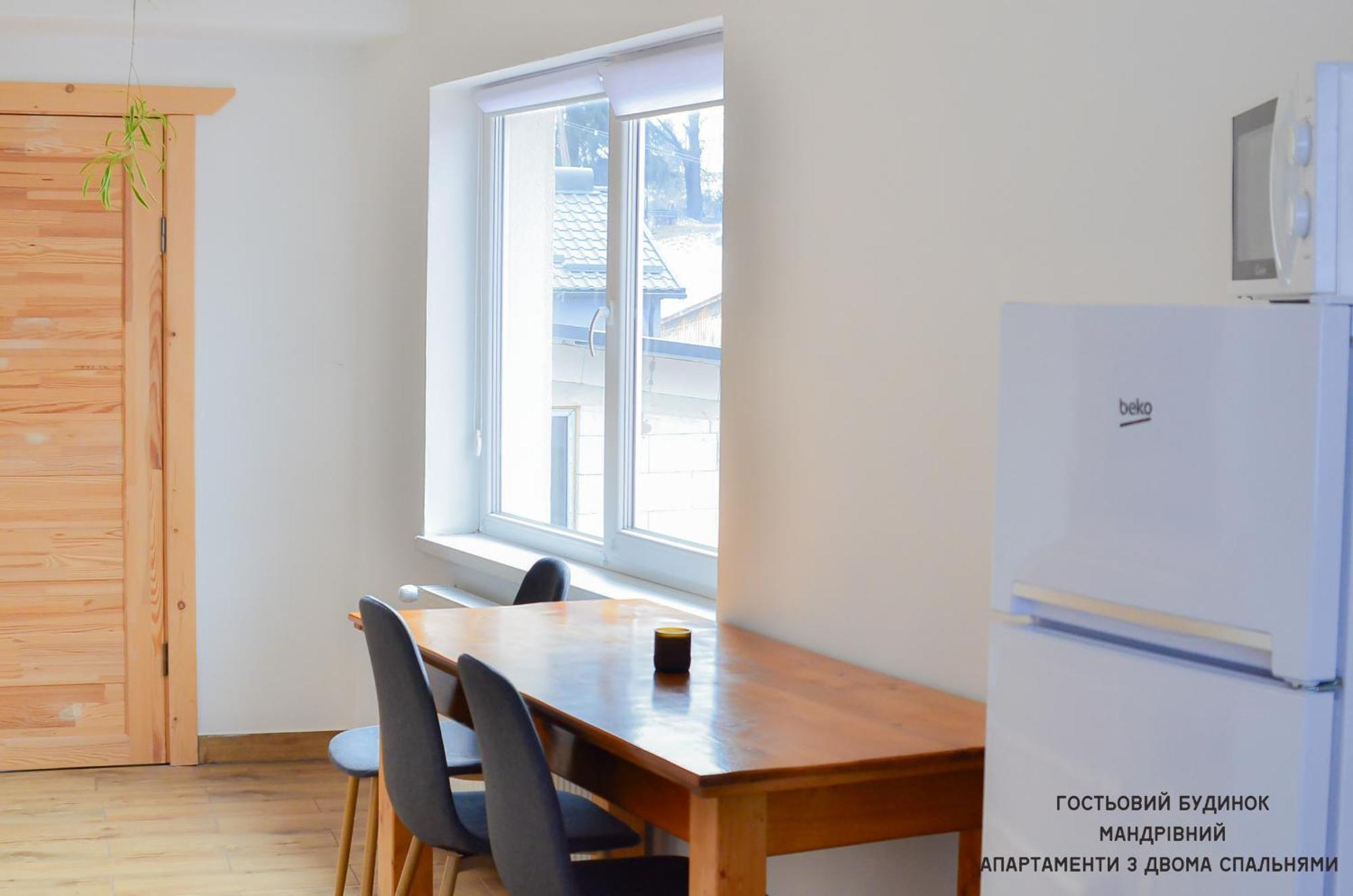 Guest House Mandrivnyi Rooms&Apartments ยาซินยา ภายนอก รูปภาพ