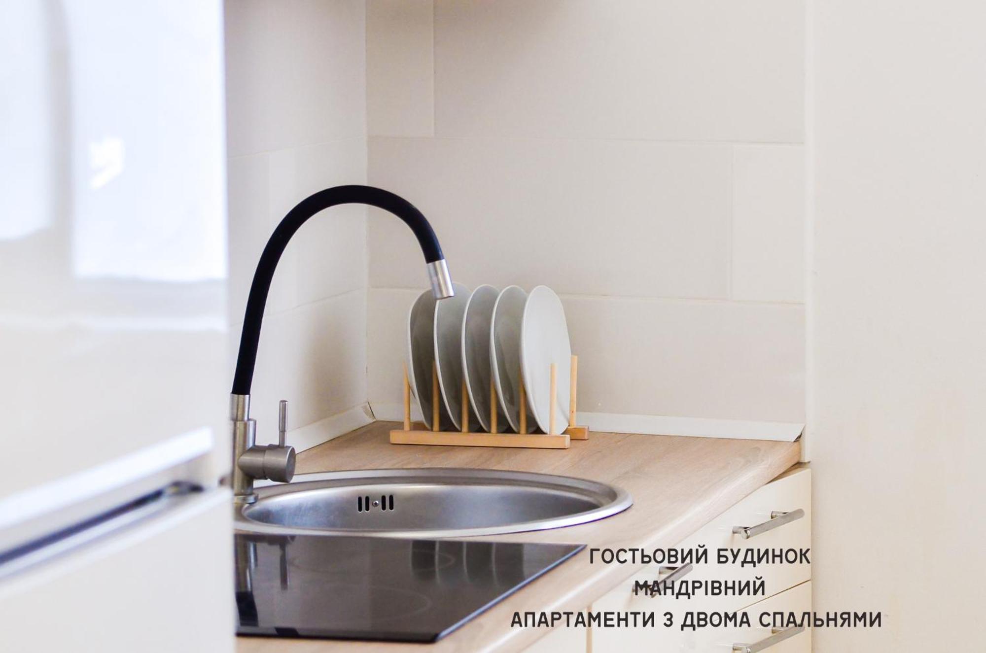 Guest House Mandrivnyi Rooms&Apartments ยาซินยา ภายนอก รูปภาพ