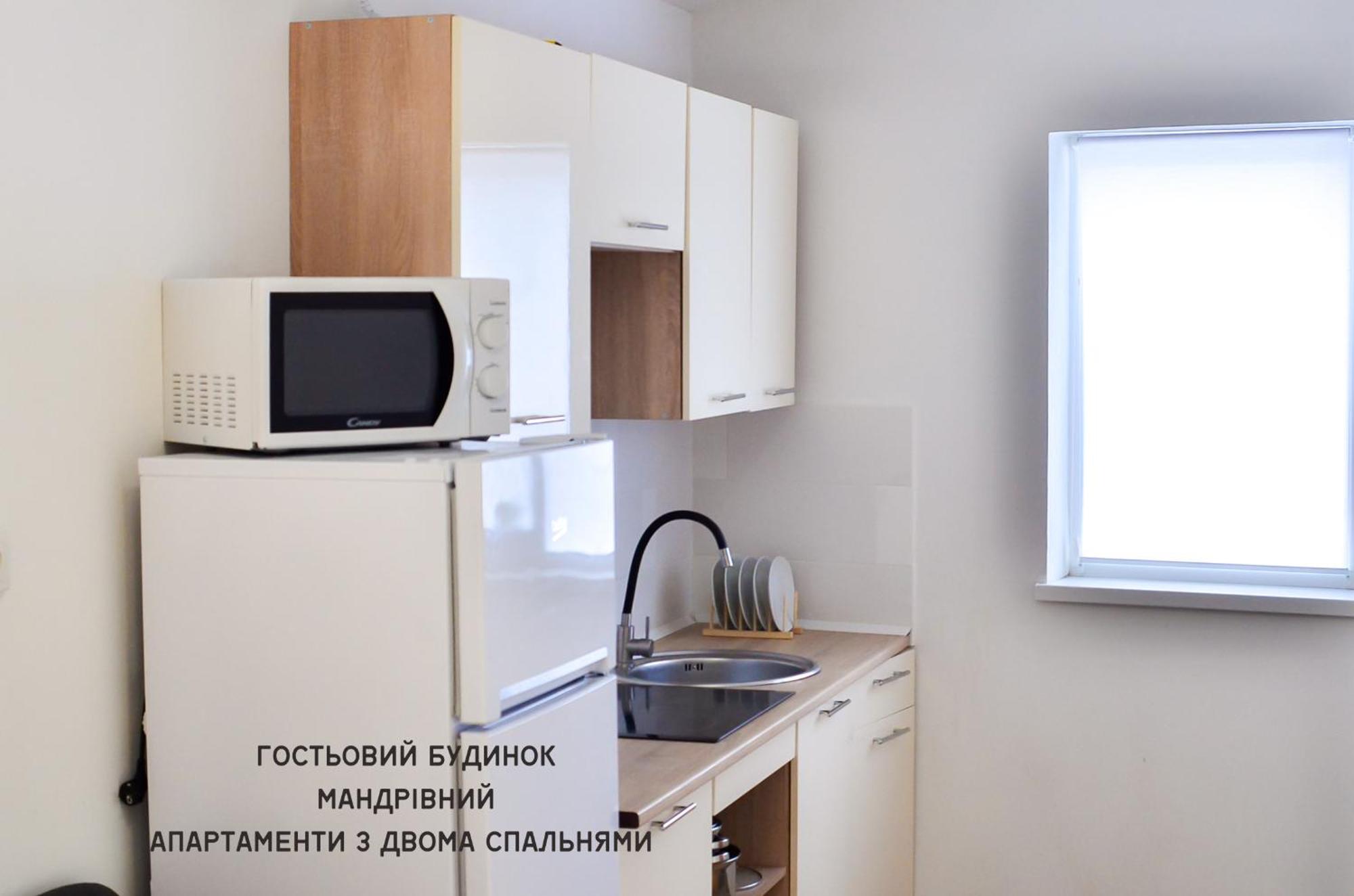 Guest House Mandrivnyi Rooms&Apartments ยาซินยา ภายนอก รูปภาพ