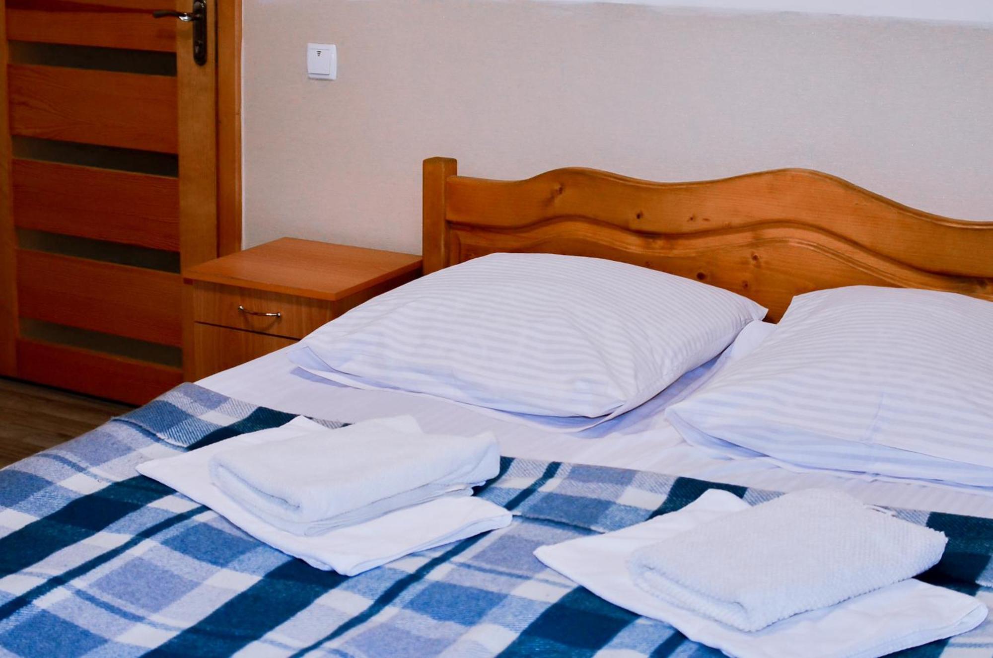 Guest House Mandrivnyi Rooms&Apartments ยาซินยา ภายนอก รูปภาพ