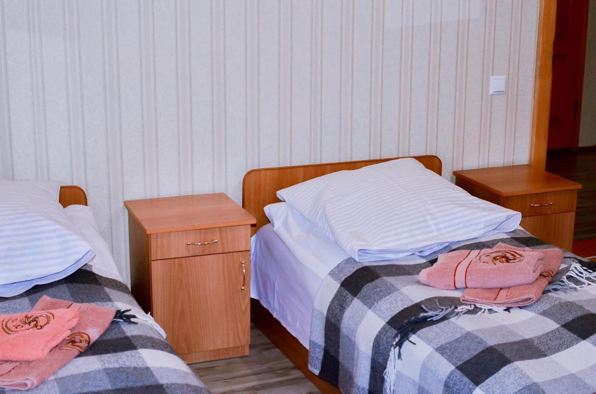 Guest House Mandrivnyi Rooms&Apartments ยาซินยา ภายนอก รูปภาพ