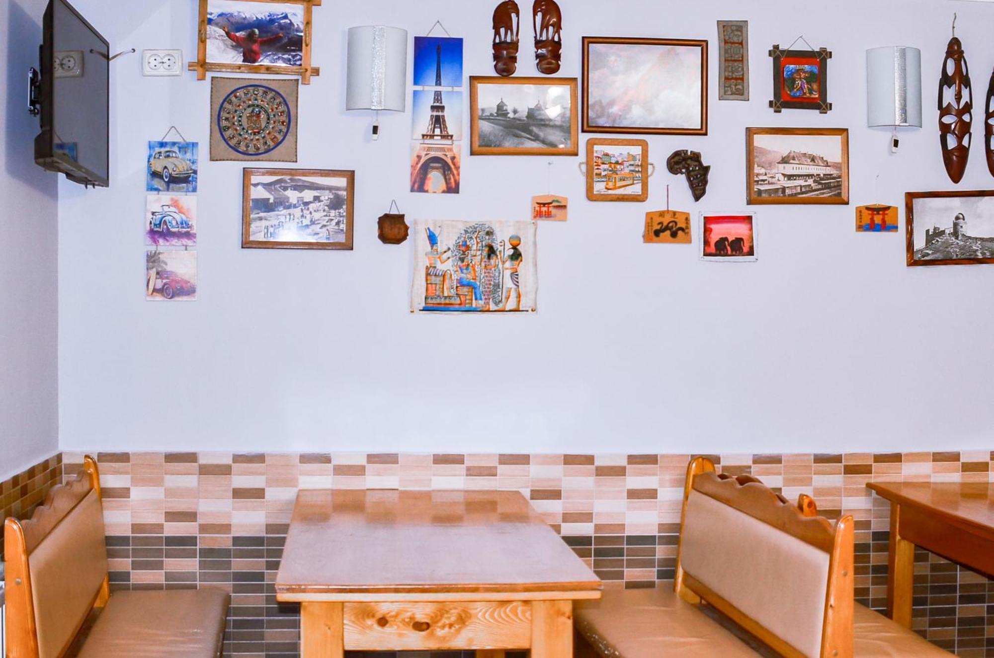 Guest House Mandrivnyi Rooms&Apartments ยาซินยา ภายนอก รูปภาพ