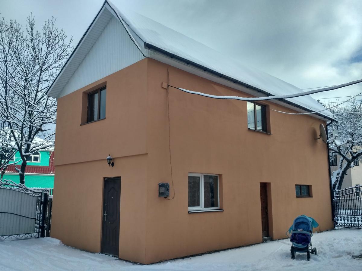 Guest House Mandrivnyi Rooms&Apartments ยาซินยา ภายนอก รูปภาพ